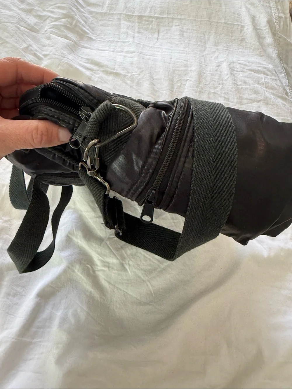 Vintage Black Men's Nylon Carry Gym Bag GUC 0821